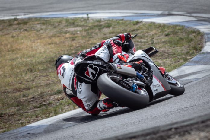 Bridgestone BATTLAX V03