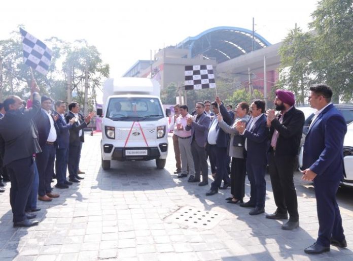 Mahindra EV Assistance Van